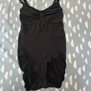 NWOT SKIMS Seamless Sculpted Brief Bodysuit